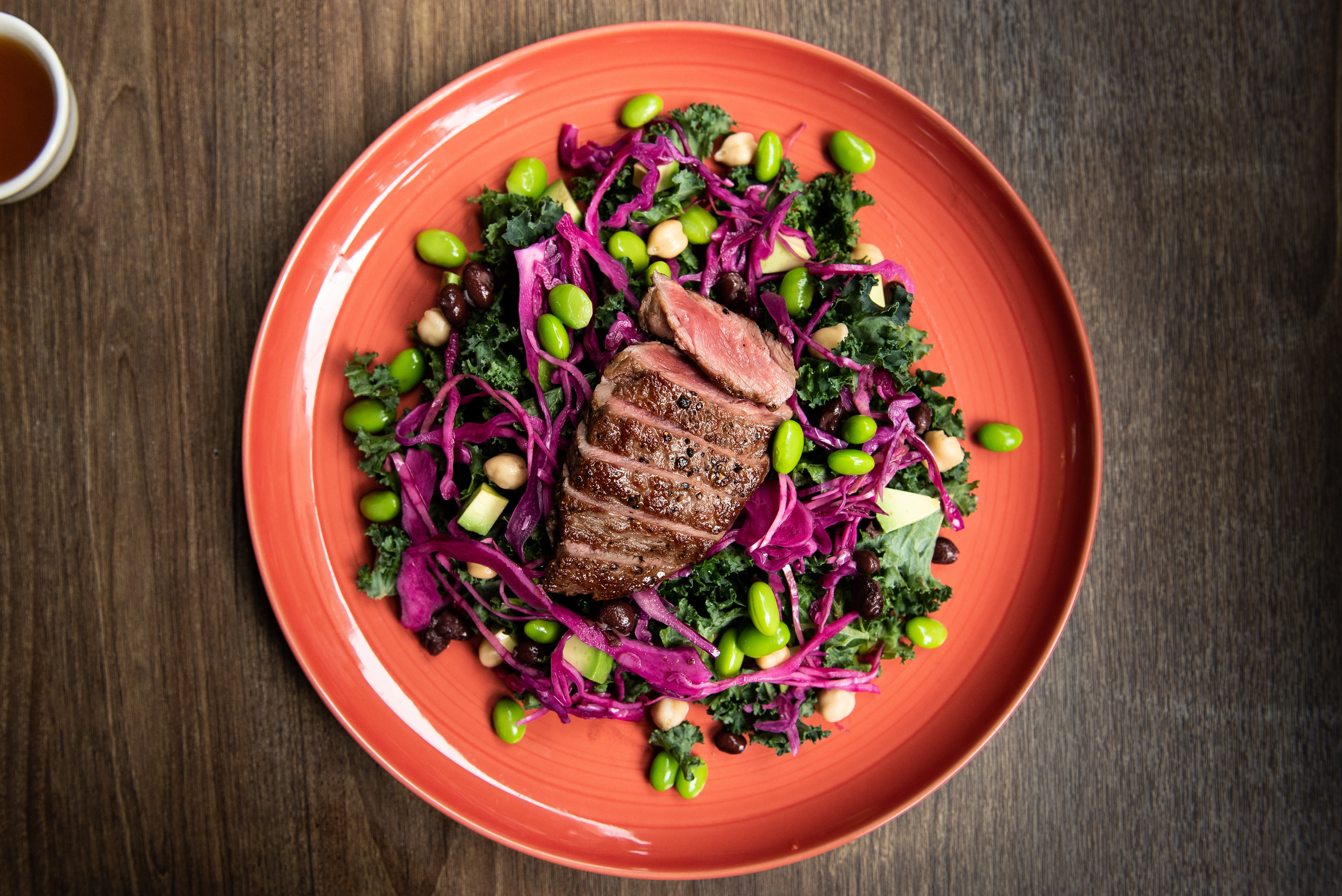 Steak salad bowl with vibrant toppings
